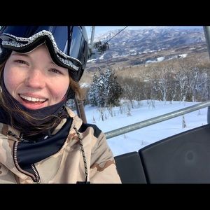 Meet your Posher, Caitlin